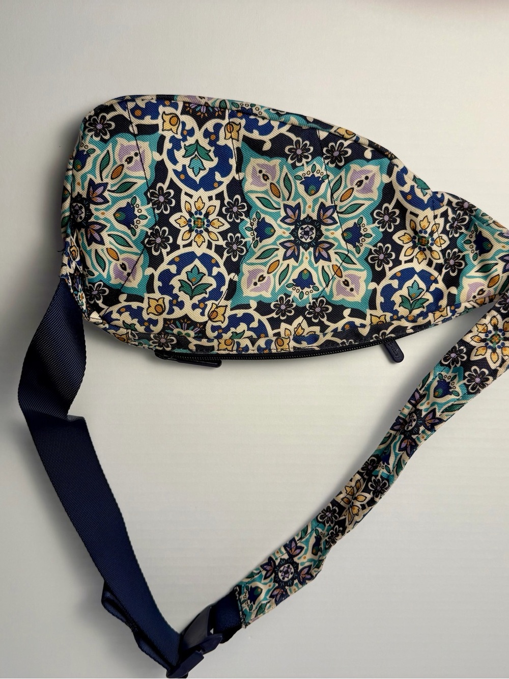 Vera Bradley Sling Backpack Blue Floral Crossbody Bag Adjustable Strap Travel - Picture 3 of 8